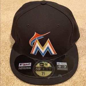 Miami Marlins 7 3/8 Fitted Black Hat